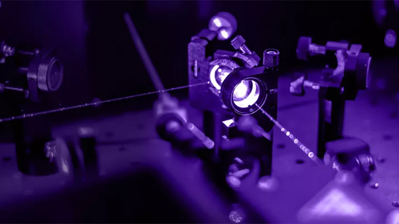 Nahaufnahme von Geräten für optische Ingenieurdienstleistungen