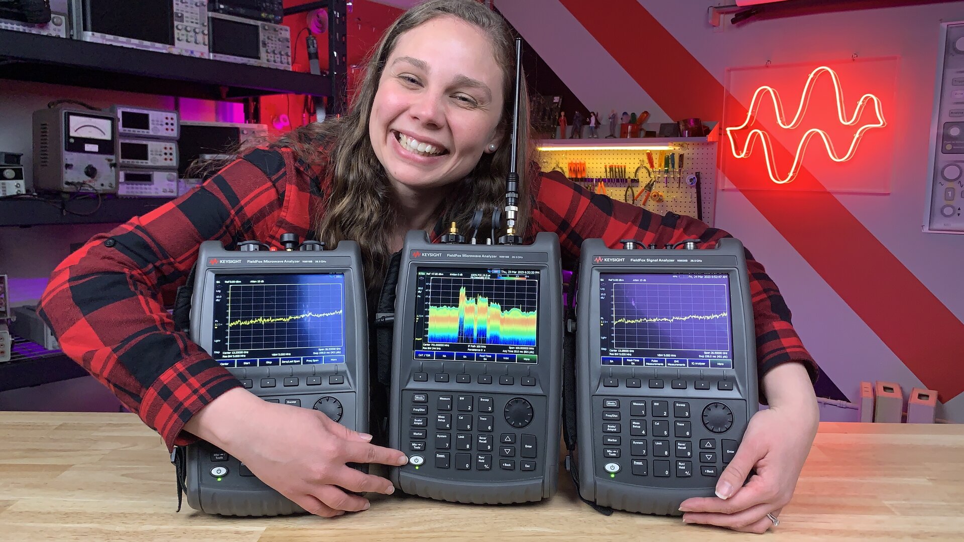 Identify interfering signal with FieldFox RF analyzers