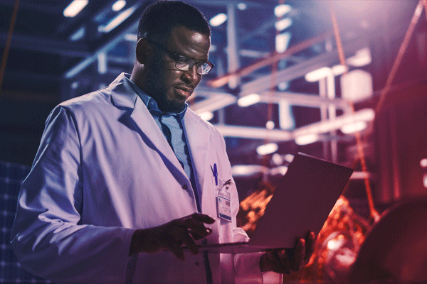 Lab manager using Keysight lab operations software